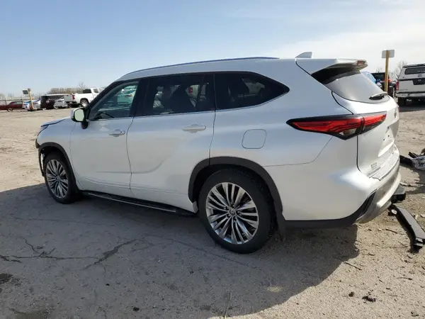 5TDFZRBH0NS207760 2022 TOYOTA HIGHLANDER - Image 2