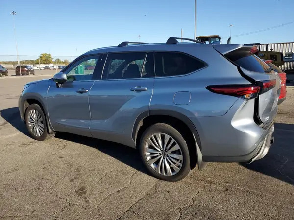 5TDFZRBH0NS235509 2022 TOYOTA HIGHLANDER - Image 2