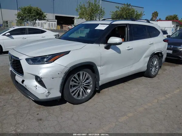 5TDFZRBH0NS236045 2022 TOYOTA HIGHLANDER - Image 2