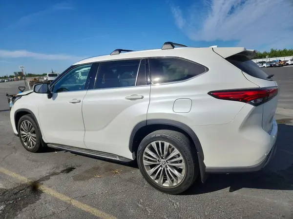 5TDFZRBH1LS014918 2020 TOYOTA HIGHLANDER - Image 2