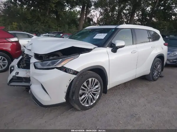 5TDFZRBH1MS062985 2021 TOYOTA HIGHLANDER - Image 2
