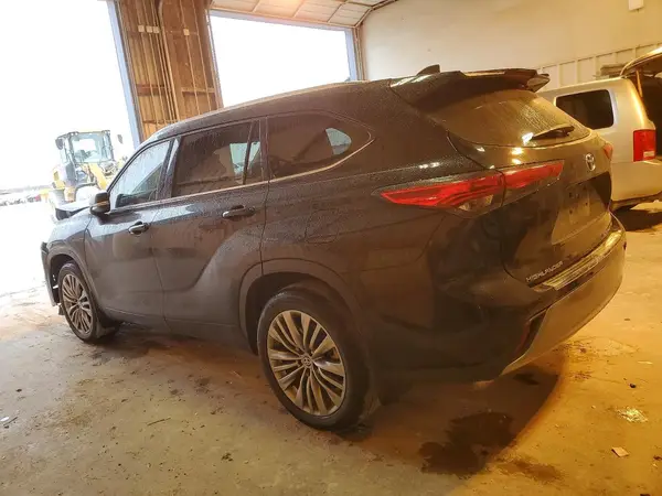 5TDFZRBH1MS066471 2021 TOYOTA HIGHLANDER - Image 2