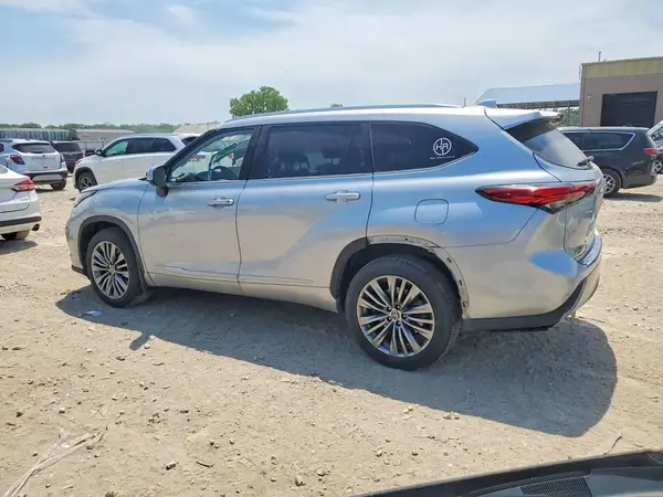 5TDFZRBH1MS098708 2021 TOYOTA HIGHLANDER - Image 2