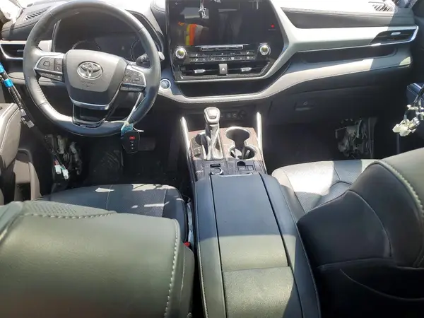 5TDFZRBH1MS098708 2021 TOYOTA HIGHLANDER - Image 8