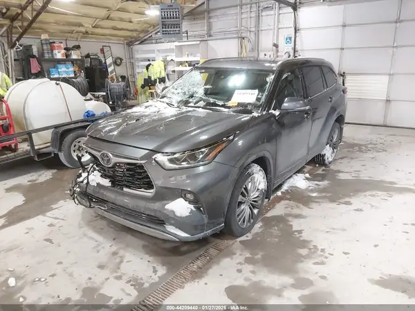 5TDFZRBH1MS129181 2021 TOYOTA HIGHLANDER - Image 2
