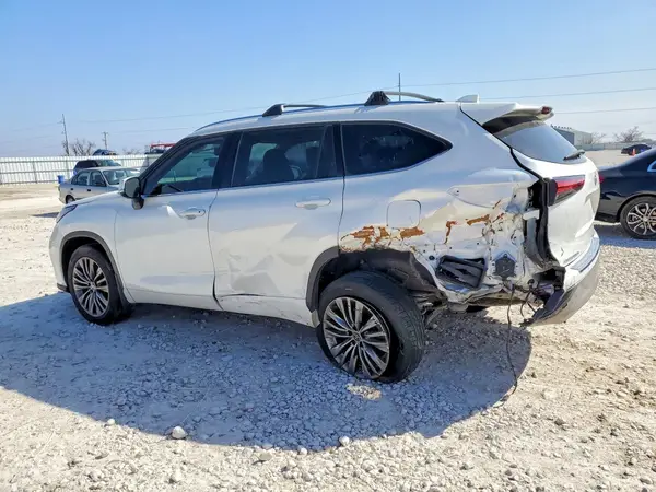 5TDFZRBH1MS134820 2021 TOYOTA HIGHLANDER - Image 2