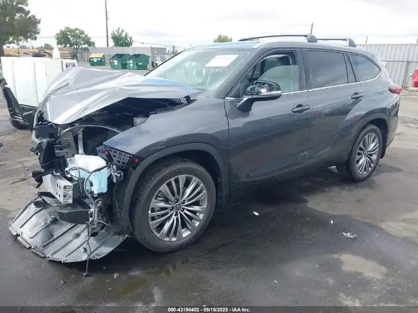 5TDFZRBH1MS146854 2021 TOYOTA HIGHLANDER - Image 2