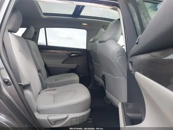 5TDFZRBH1MS146854 2021 TOYOTA HIGHLANDER - Image 8