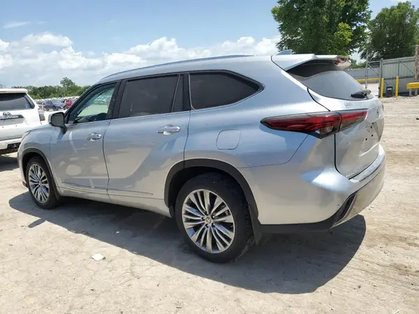 5TDFZRBH1NS179659 2022 TOYOTA HIGHLANDER - Image 2