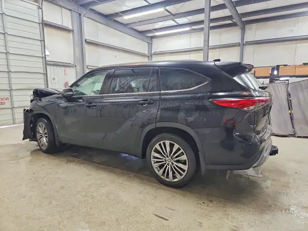 5TDFZRBH1NS179760 2022 TOYOTA HIGHLANDER - Image 2