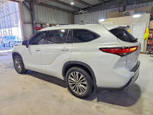 5TDFZRBH1NS200834 2022 TOYOTA HIGHLANDER - Image 2