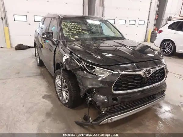 5TDFZRBH1NS204303 2022 TOYOTA HIGHLANDER - Image 1