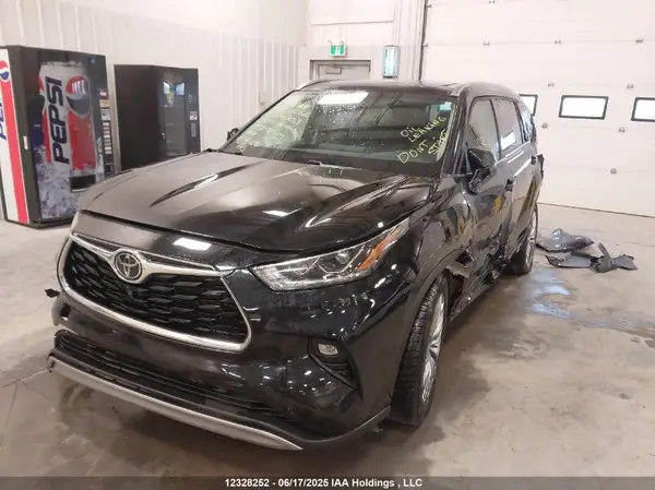 5TDFZRBH1NS204303 2022 TOYOTA HIGHLANDER - Image 2