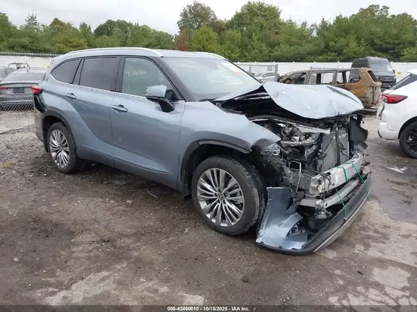5TDFZRBH1NS211557 2022 TOYOTA HIGHLANDER - Image 1