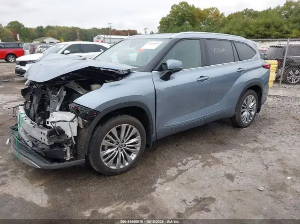 5TDFZRBH1NS211557 2022 TOYOTA HIGHLANDER - Image 2