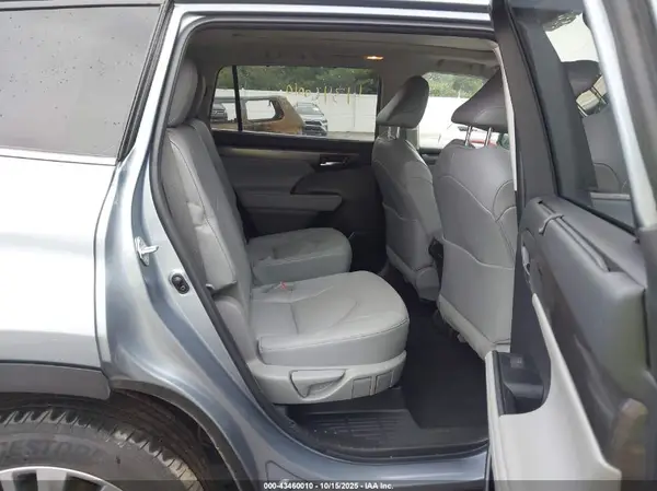 5TDFZRBH1NS211557 2022 TOYOTA HIGHLANDER - Image 8