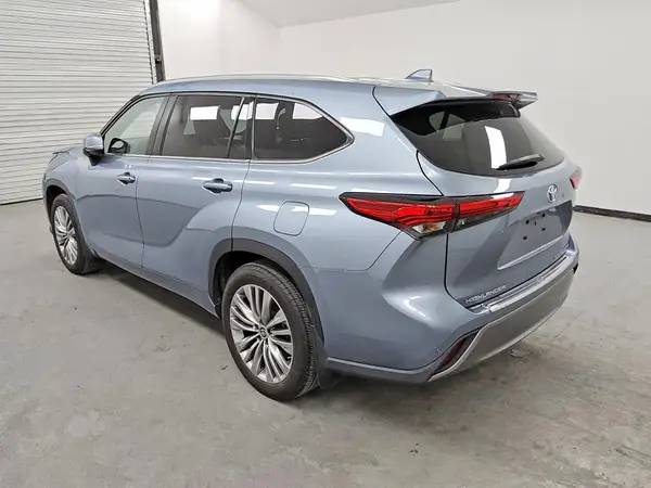 5TDFZRBH1NS215737 2022 TOYOTA HIGHLANDER - Image 2