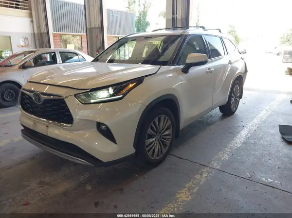 5TDFZRBH2LS021795 2020 TOYOTA HIGHLANDER - Image 2