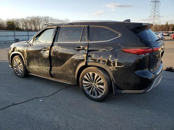 5TDFZRBH2MS080864 2021 TOYOTA HIGHLANDER - Image 2