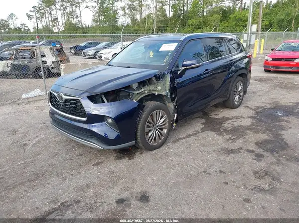 5TDFZRBH2MS118609 2021 TOYOTA HIGHLANDER - Image 2