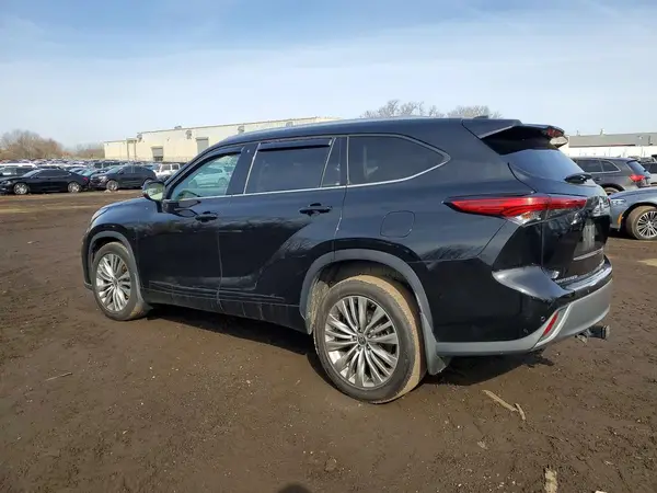 5TDFZRBH2MS126032 2021 TOYOTA HIGHLANDER - Image 2