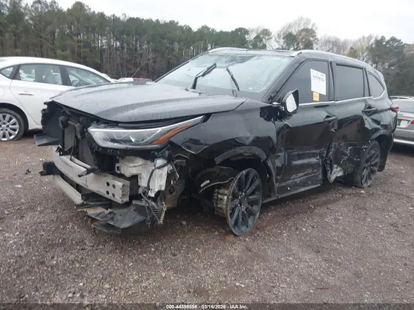 5TDFZRBH2MS128427 2021 TOYOTA HIGHLANDER - Image 2