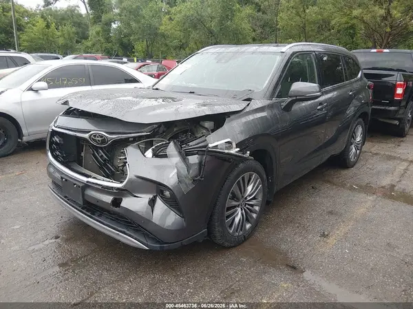 5TDFZRBH2MS135927 2021 TOYOTA HIGHLANDER - Image 2