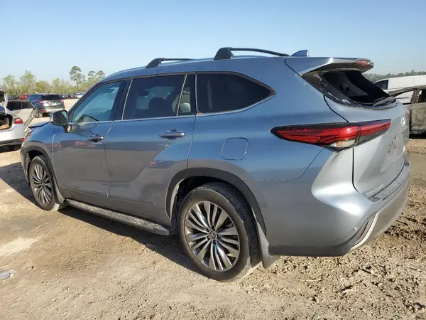 5TDFZRBH2MS146295 2021 TOYOTA HIGHLANDER - Image 2
