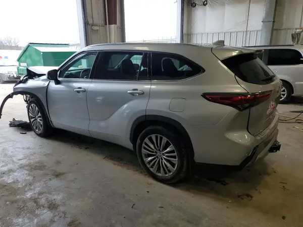 5TDFZRBH2MS157362 2021 TOYOTA HIGHLANDER - Image 2