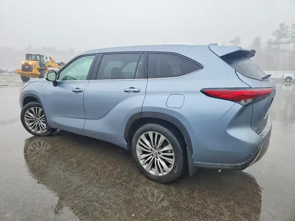 5TDFZRBH2NS179668 2022 TOYOTA HIGHLANDER - Image 2
