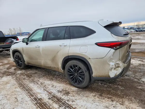 5TDFZRBH2NS214743 2022 TOYOTA HIGHLANDER - Image 2