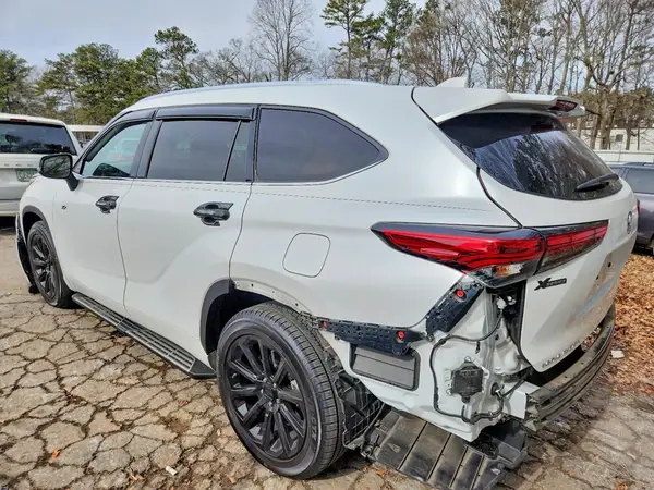 5TDFZRBH2NS250545 2022 TOYOTA HIGHLANDER - Image 2