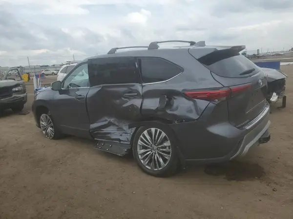 5TDFZRBH2NS257026 2022 TOYOTA HIGHLANDER - Image 2