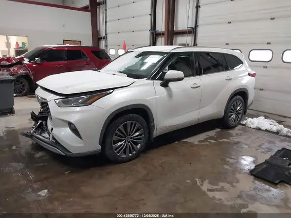5TDFZRBH3LS045720 2020 TOYOTA HIGHLANDER - Image 2