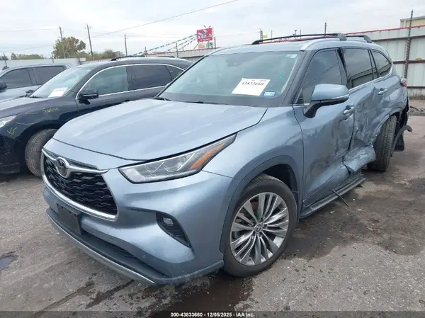 5TDFZRBH3MS060557 2021 TOYOTA HIGHLANDER - Image 2