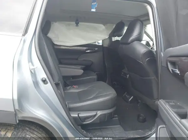 5TDFZRBH3MS060557 2021 TOYOTA HIGHLANDER - Image 8