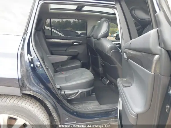 5TDFZRBH3MS099097 2021 TOYOTA HIGHLANDER - Image 8