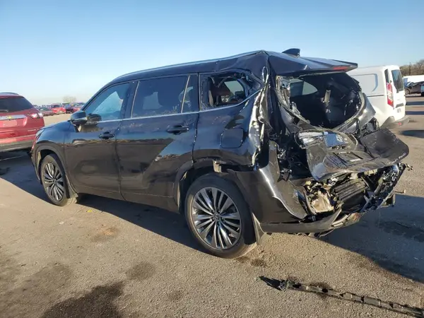 5TDFZRBH3MS104931 2021 TOYOTA HIGHLANDER - Image 2