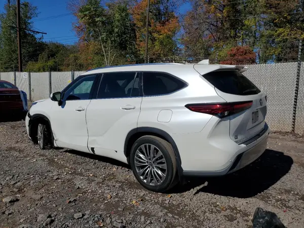 5TDFZRBH3MS113029 2021 TOYOTA HIGHLANDER - Image 2