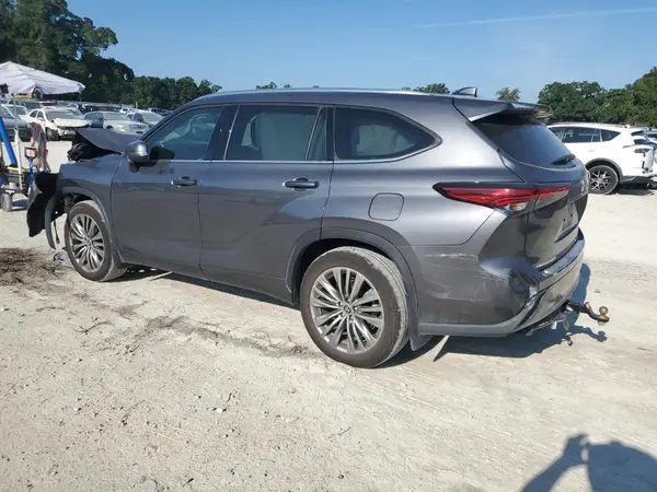 5TDFZRBH3MS123477 2021 TOYOTA HIGHLANDER - Image 2