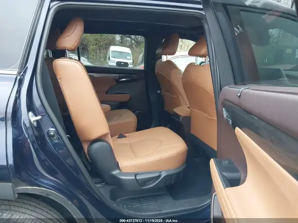5TDFZRBH3MS124743 2021 TOYOTA HIGHLANDER - Image 8