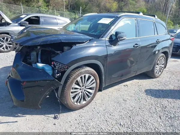 5TDFZRBH3MS133216 2021 TOYOTA HIGHLANDER - Image 2