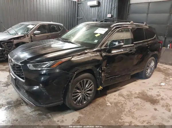 5TDFZRBH3MS149447 2021 TOYOTA HIGHLANDER - Image 2