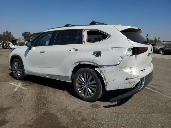 5TDFZRBH3NS169943 2022 TOYOTA HIGHLANDER - Image 2