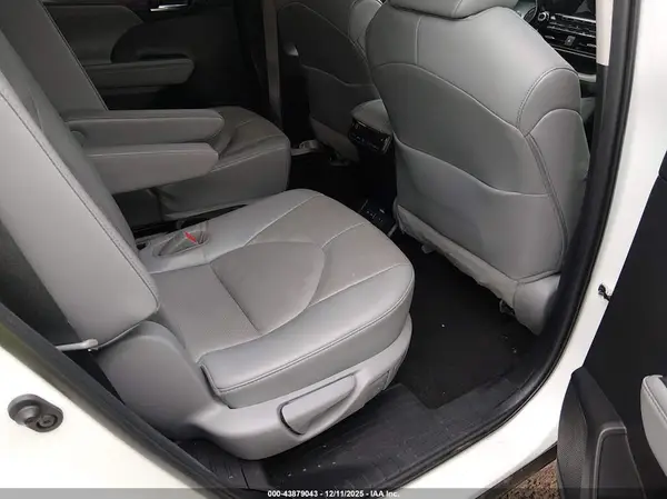 5TDFZRBH3NS174284 2022 TOYOTA HIGHLANDER - Image 8