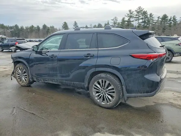 5TDFZRBH3NS183504 2022 TOYOTA HIGHLANDER - Image 2