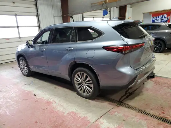 5TDFZRBH3NS185754 2022 TOYOTA HIGHLANDER - Image 2