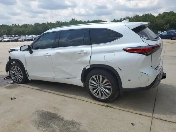 5TDFZRBH3NS188282 2022 TOYOTA HIGHLANDER - Image 2