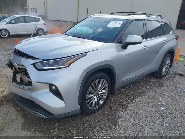 5TDFZRBH3NS190470 2022 TOYOTA HIGHLANDER - Image 2