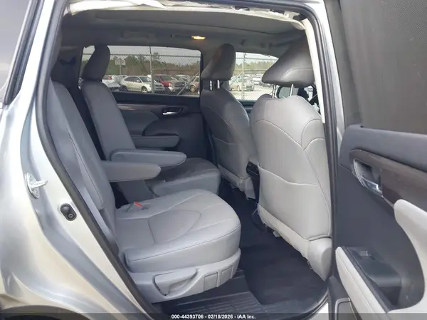 5TDFZRBH3NS190470 2022 TOYOTA HIGHLANDER - Image 8
